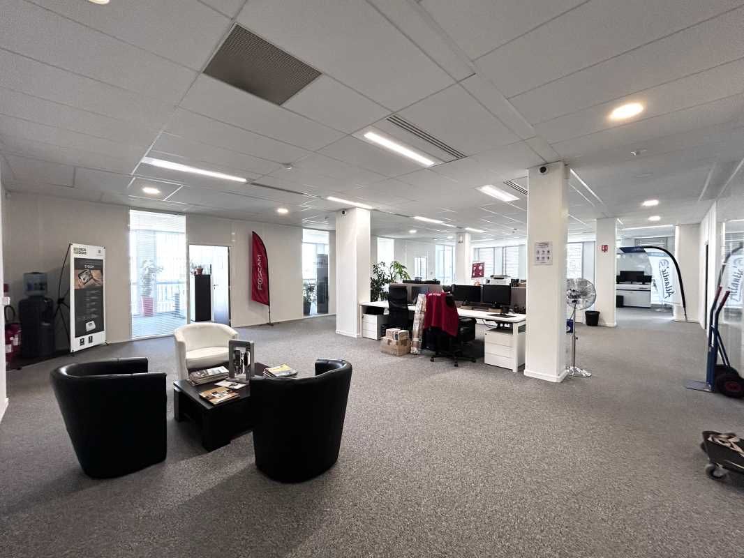 Arthur Loyd vous propose ce plateau de bureaux en