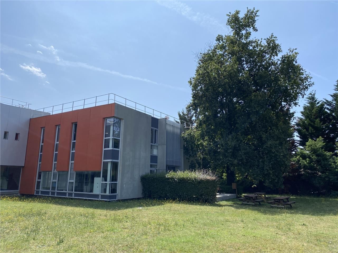 Arthur Loyd vous propose la location de deux plat