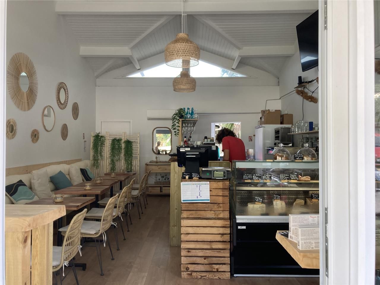 Idéalement situé sur un axe très fréquenté de la 