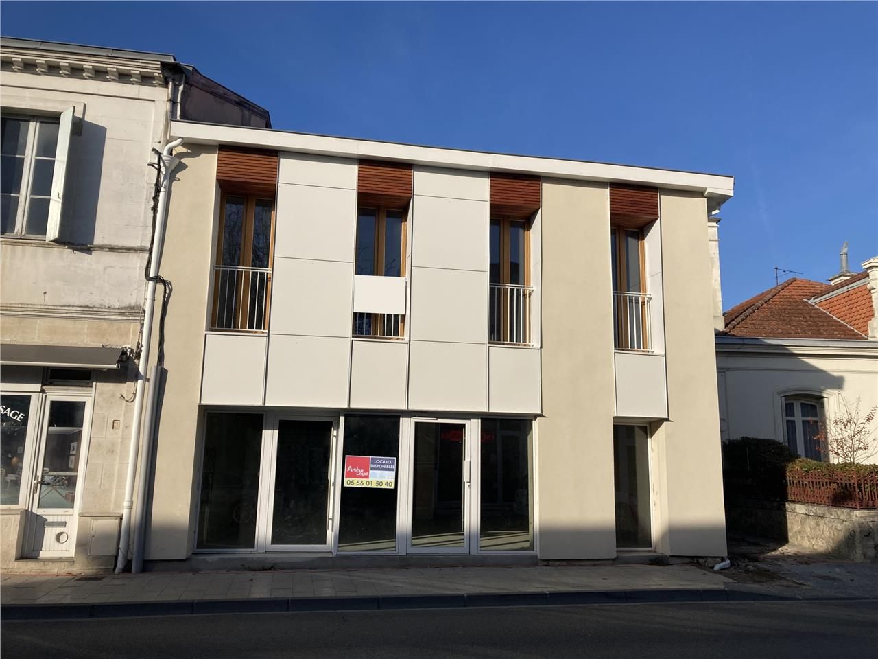 Arthur Loyd propose à la vente un local commercia