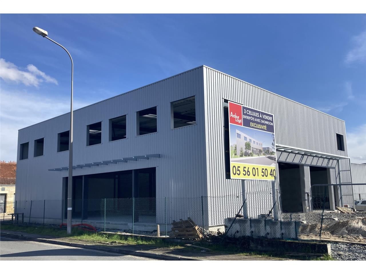 EXCLUSIVITÉ -  À louer à Mérignac sur un emplacem