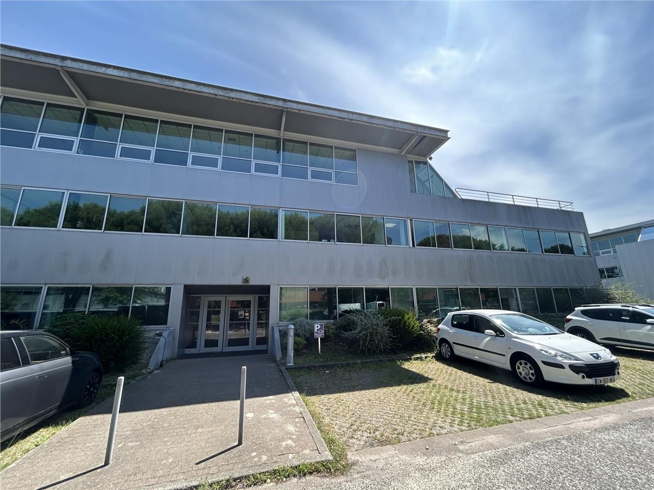 Arthur Loyd vous propose à la location deux plate