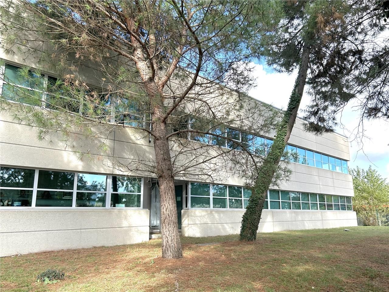 À 400 m du tram A et à moins de 5 minutes de l'aé