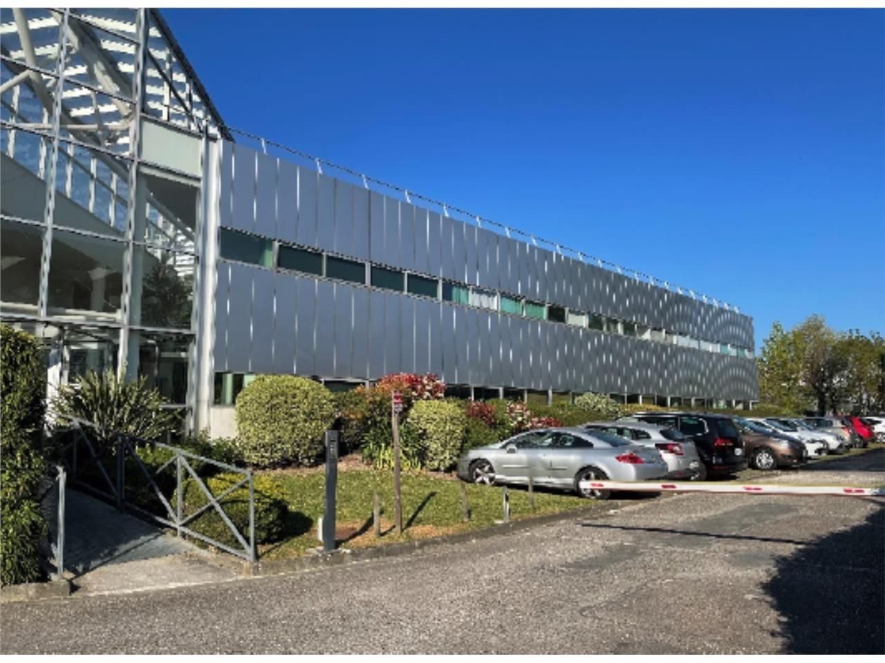 Arthur Loyd vous propose 1 plateau de bureaux d'e