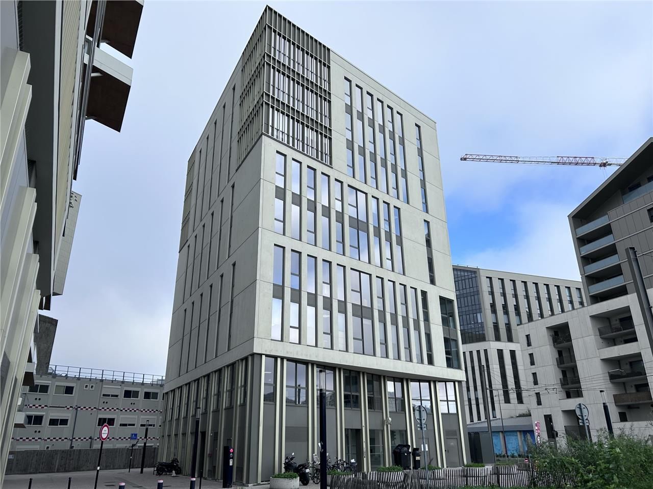 Arthur Loyd vous propose à la location des platea