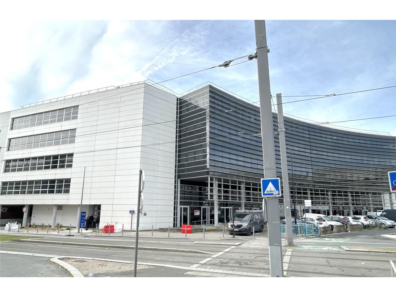 Au sein de l'immeuble Plaza, dans le quartier d'a