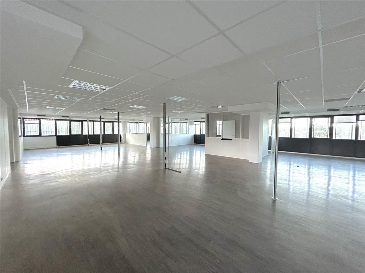 En bordure de l'avenue Marcel Dassault, à l'entré