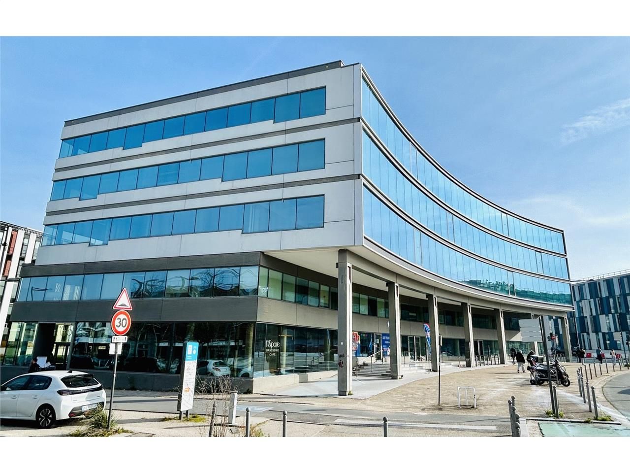 Dans le quartier d'affaires Ravezies à Bordeaux, 