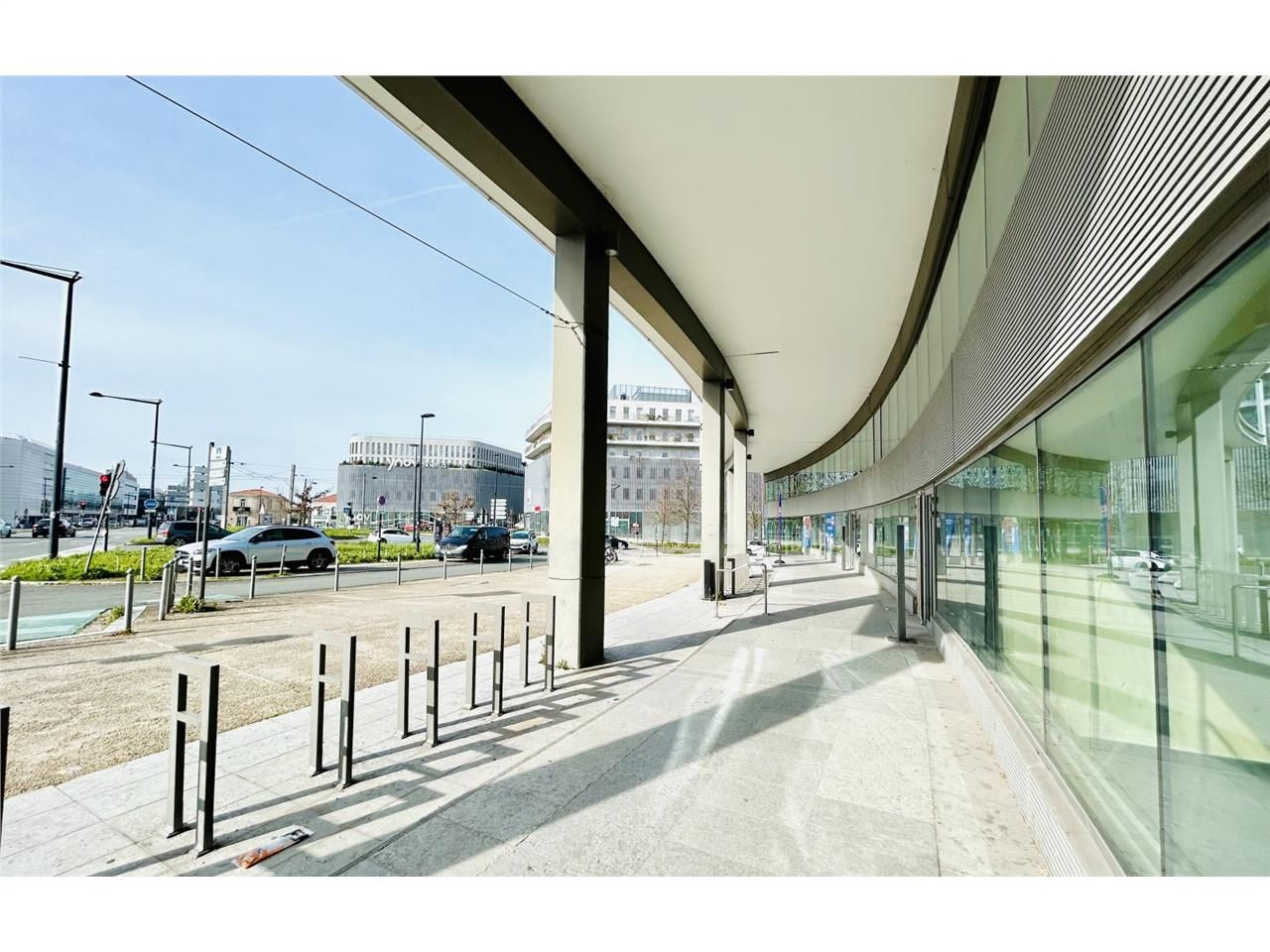 Dans le quartier d'affaires Ravezies à Bordeaux, 