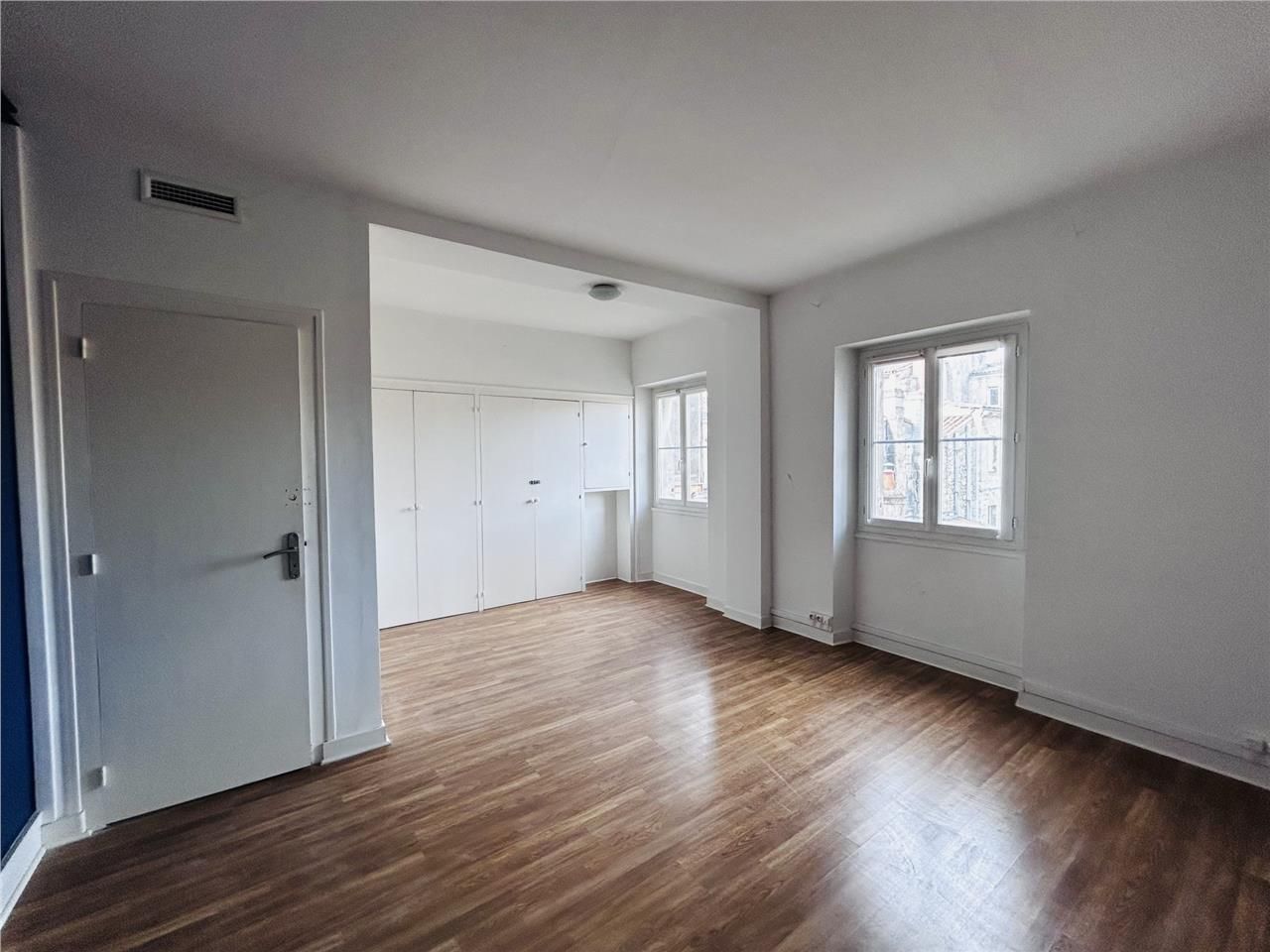 Arthur Loyd vous propose à la location une surfac