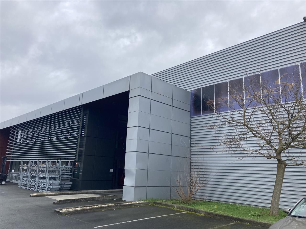 Arthur Loyd propose à la vente un entrepôt indust