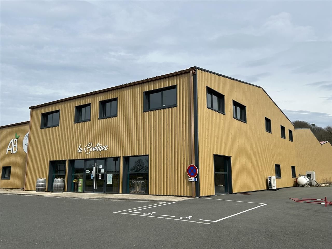 Arthur Loyd vous présente un local d'activités si