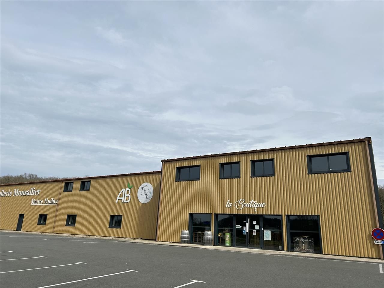 Arthur Loyd vous présente un local d'activités si