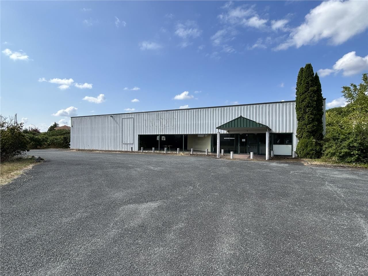 À la recherche d'un entrepôt spacieux et fonction