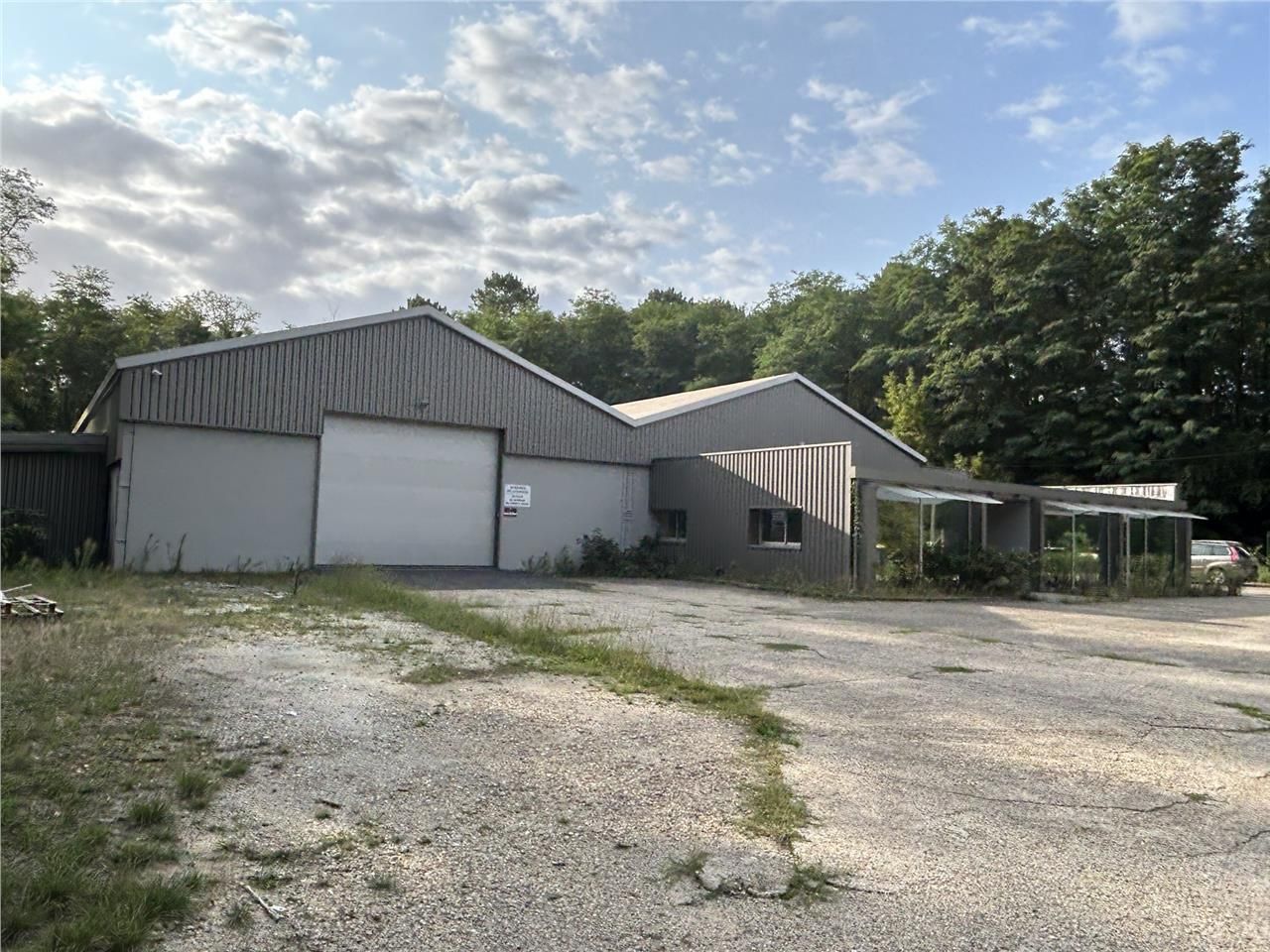 À la recherche d'un entrepôt spacieux et fonction