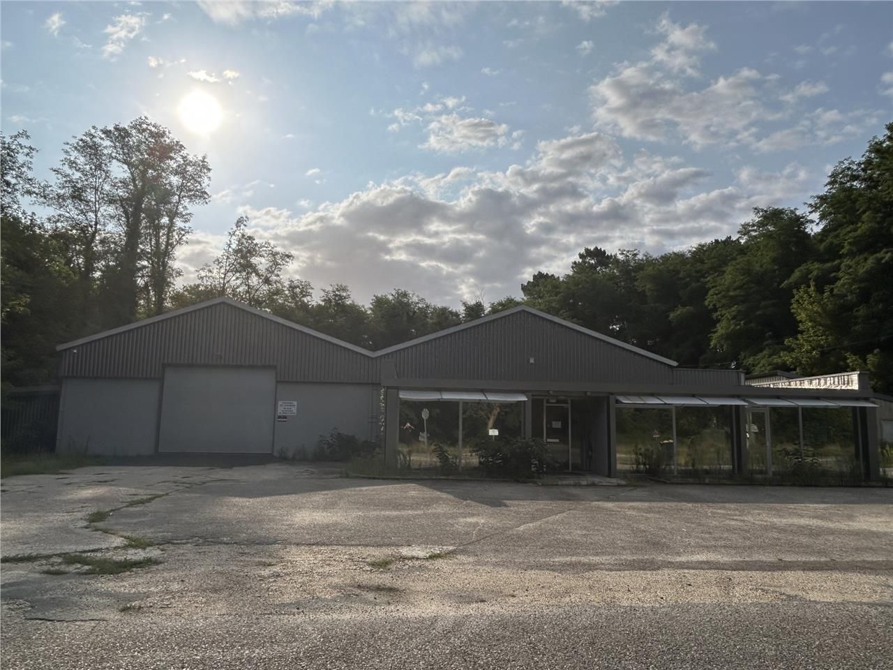 À la recherche d'un entrepôt spacieux et fonction