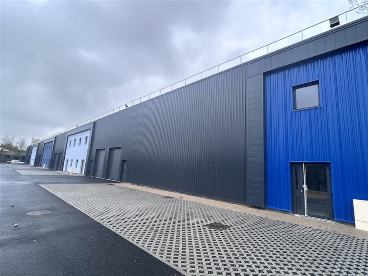 LOCAUX D'ACTIVITE | A LOUER | A VENDRE - SAINT RE