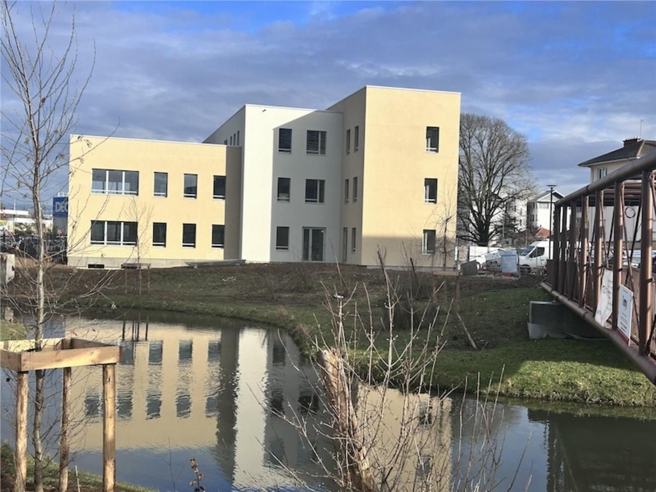 BOURG EN BRESSE - BUREAUX NEUFS Proche centre vil