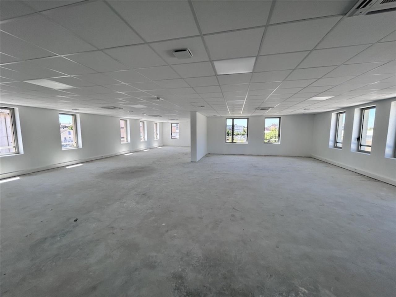 BOURG EN BRESSE - Bureaux neufs Proche centre vil