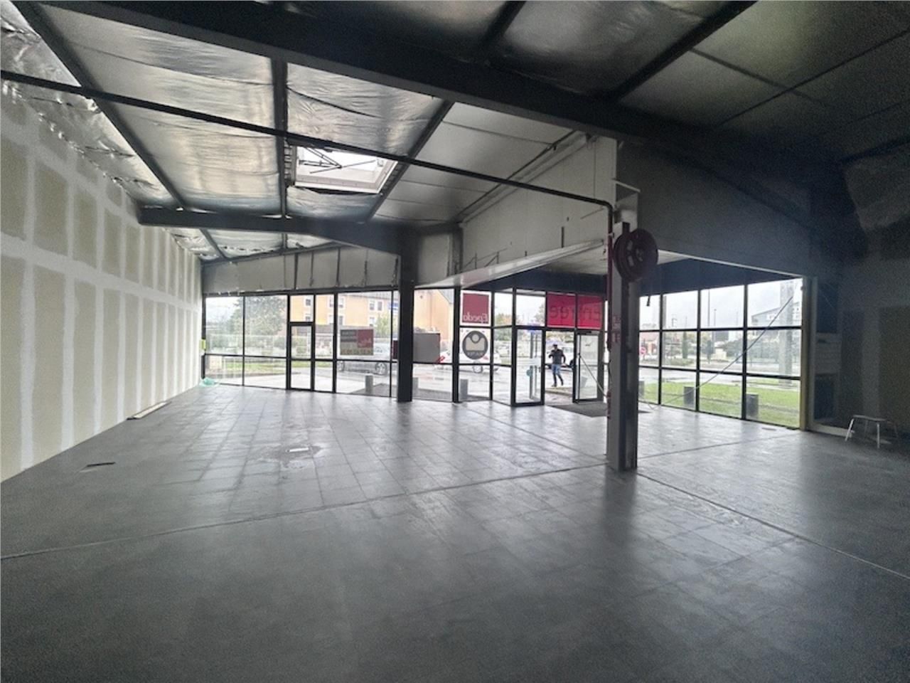 MACON SUD - Les Bouchardes - Zone commerciale - L