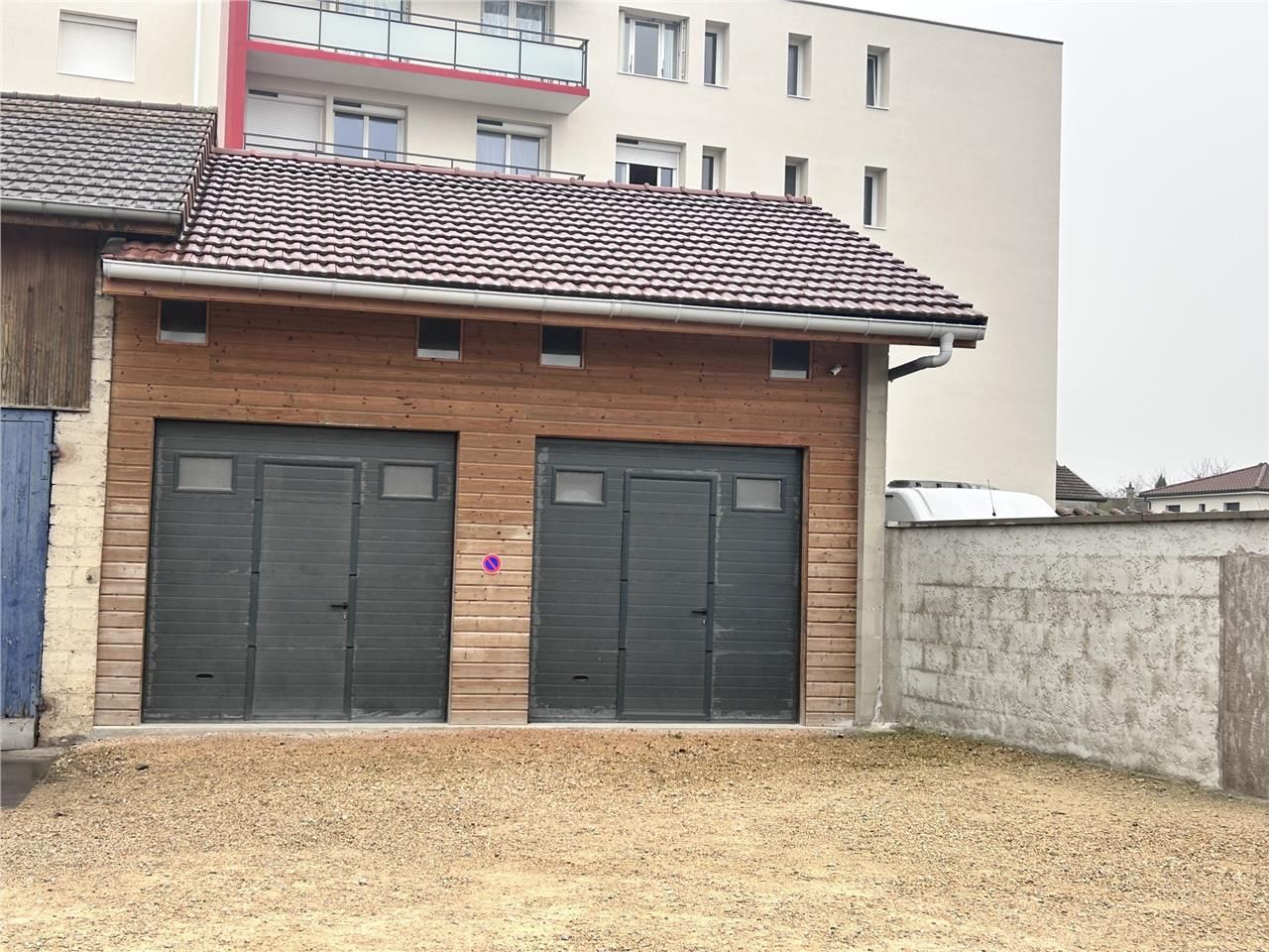 BOURG EN BRESSE - PROXIMITÉ DES AXES ROUTIERS. Lo