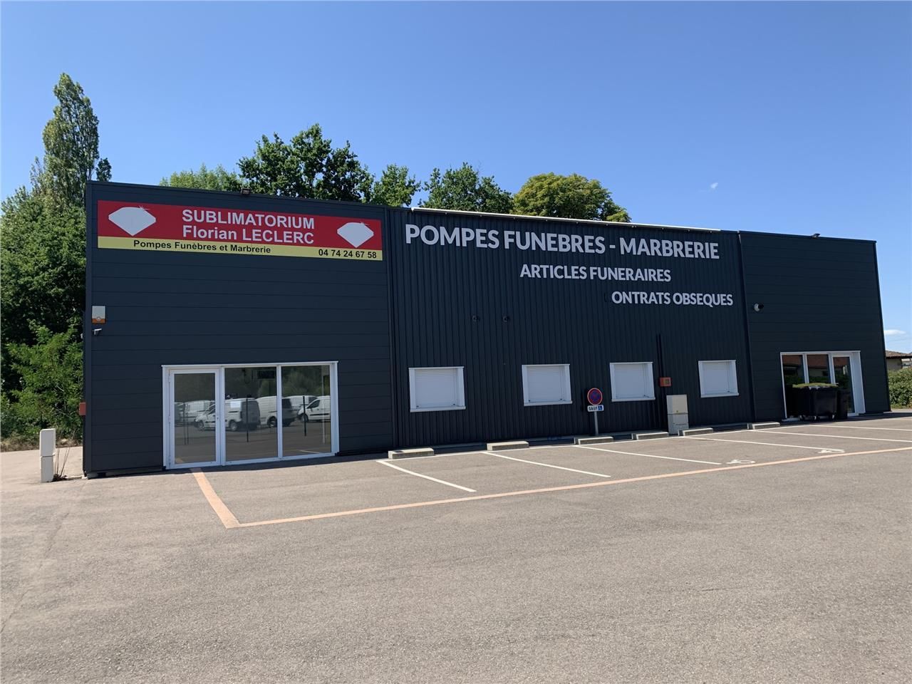 A 1 minute de l'accès autoroute A40 et des grands