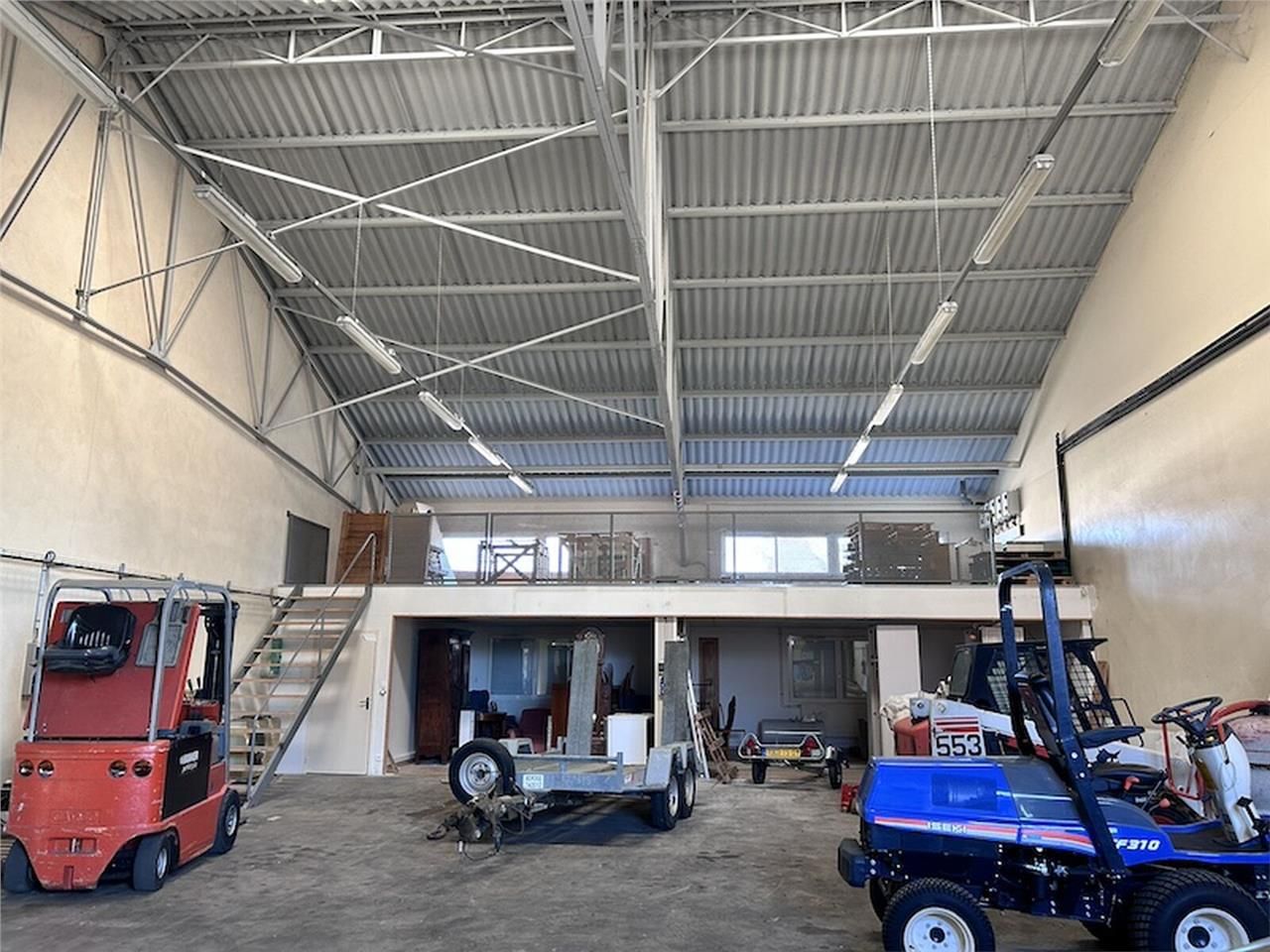 LOCAUX D'ACTIVITE - STOCKAGE - HANGAR Disponibles