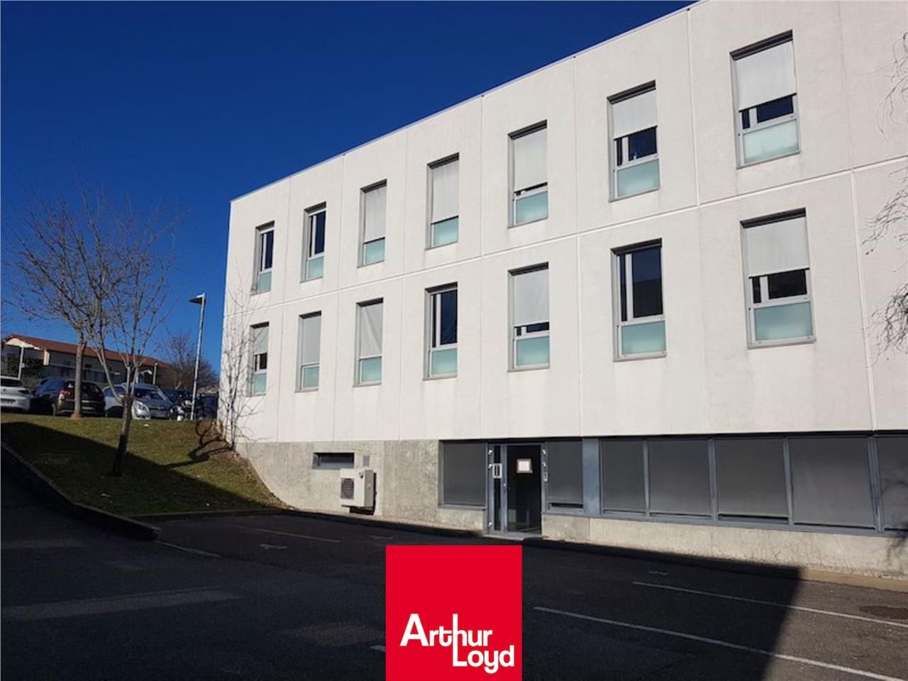 VILLEFRANCHE SUD | BUREAUX EN RDC A LOUER  Arthur