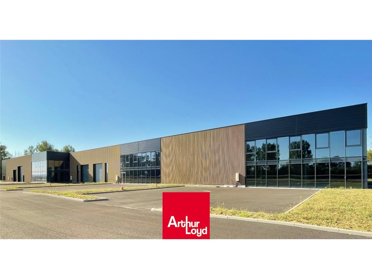 A LOUER - LOCAL D'ACTIVITÉ - ENTREPÔT - STOCKAGE 