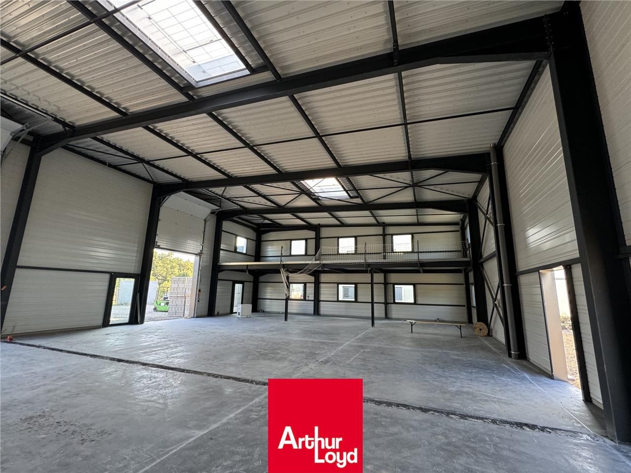 LOCAUX D'ACTIVITE A VENDRE | VINDRY SUR TURDINE  