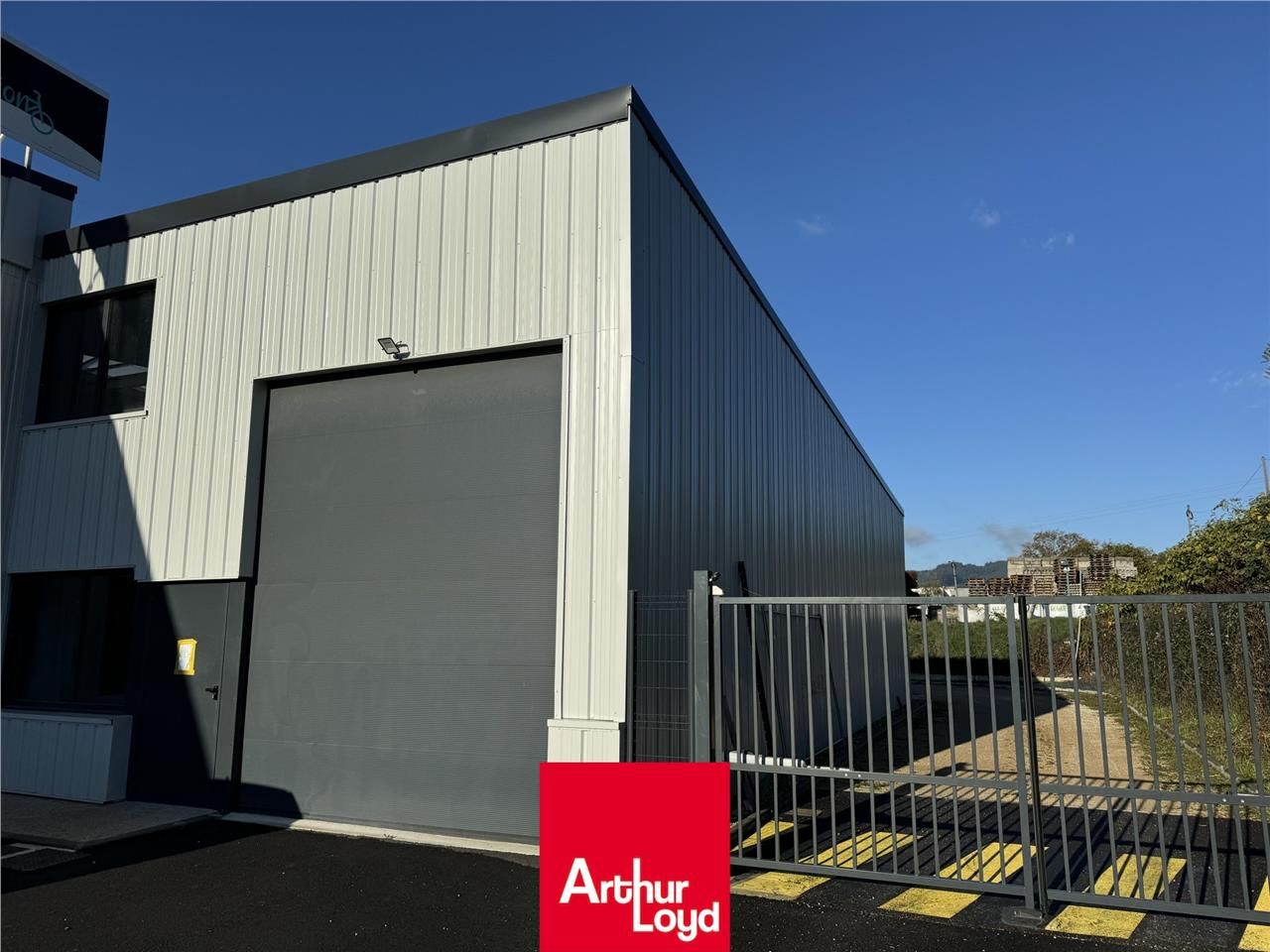 A LOUER | LOCAUX D'ACTIVITÉ | TARARE Cette surfac