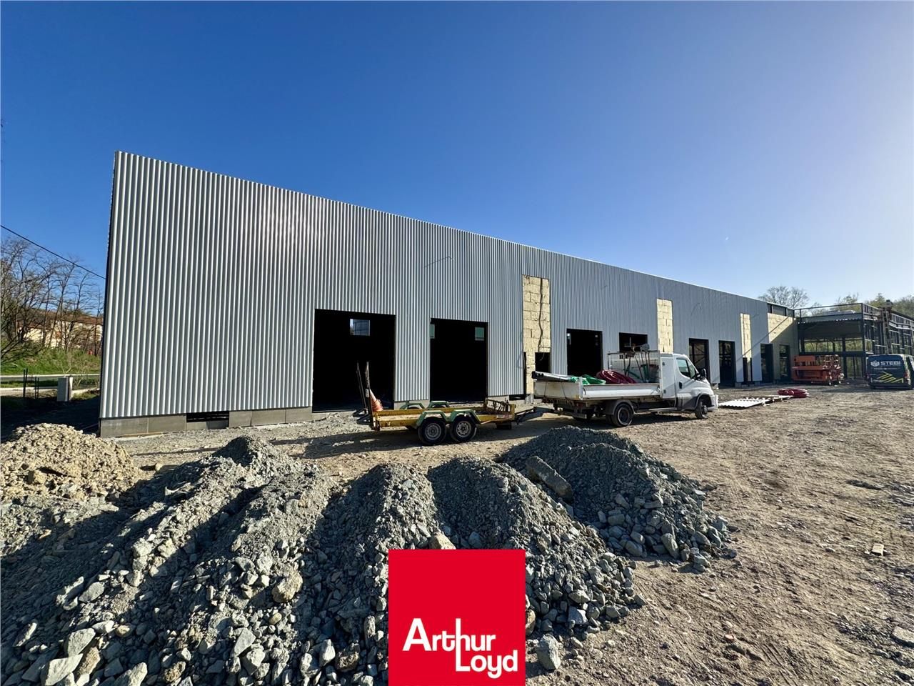 A VENDRE  | LOCAUX D'ACTIVITÉ | AXE LYON L'ARBRES