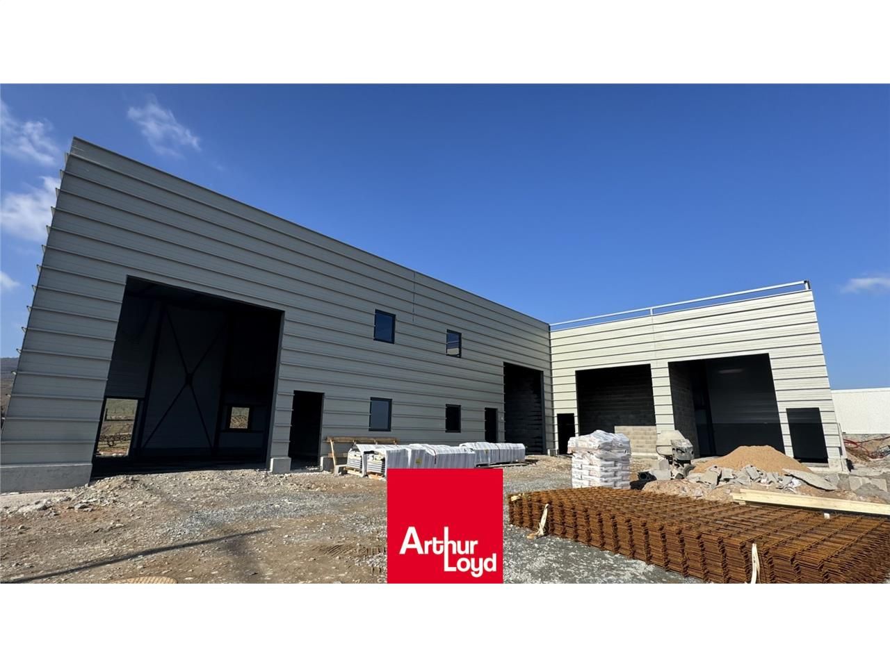 LOCAUX D'ACTIVITE A VENDRE / SAINT-ETIENNE -LA-VA