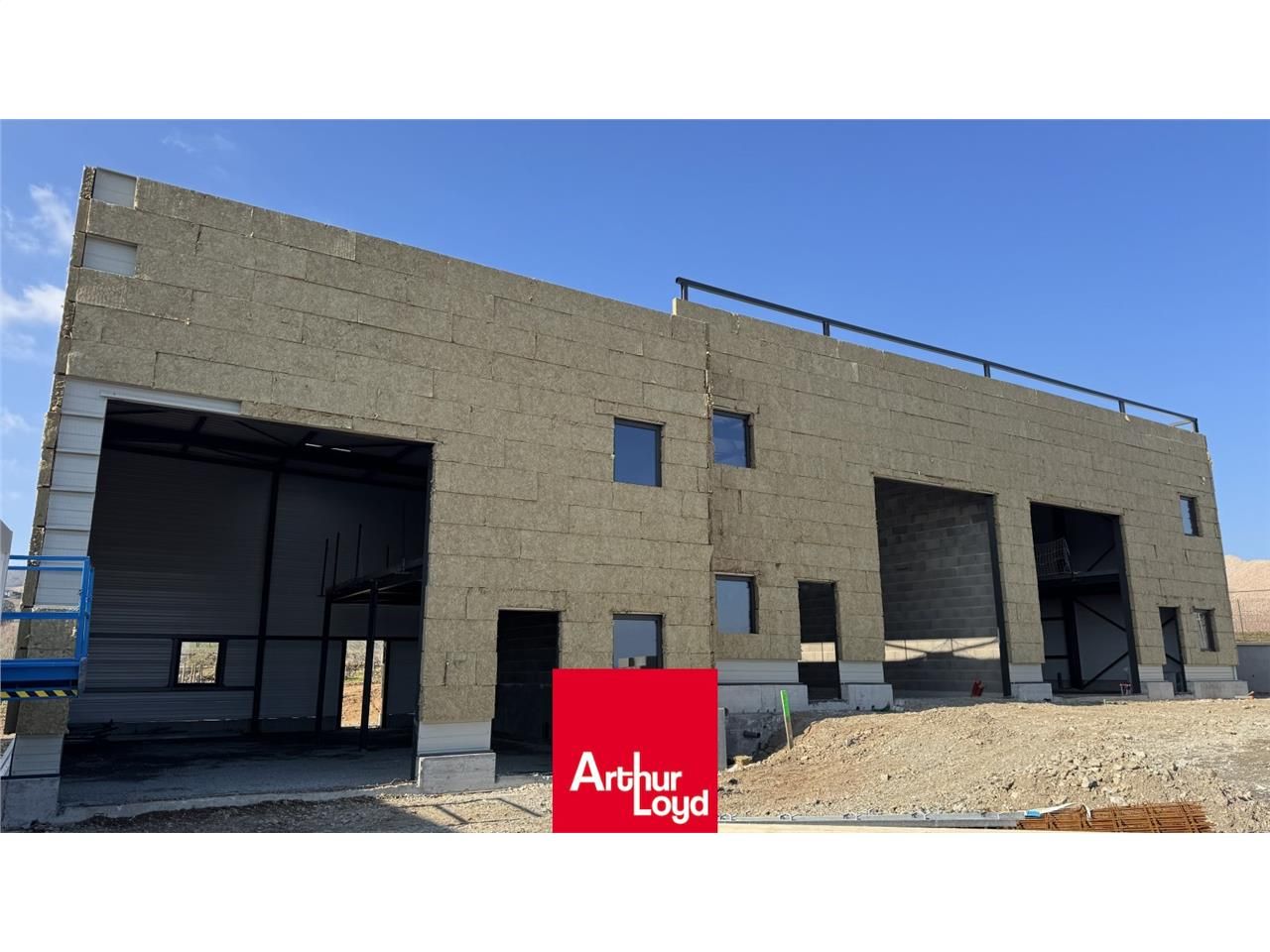 LOCAUX D'ACTIVITE A VENDRE / SAINT-ETIENNE -LA-VA