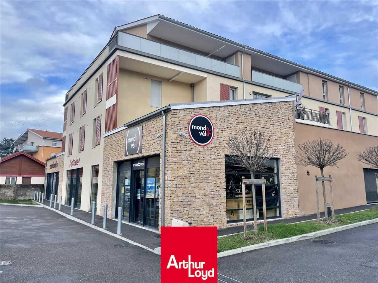 LOZANNE | LOCAL COMMERCIAL  A LOUER  Emplacement 