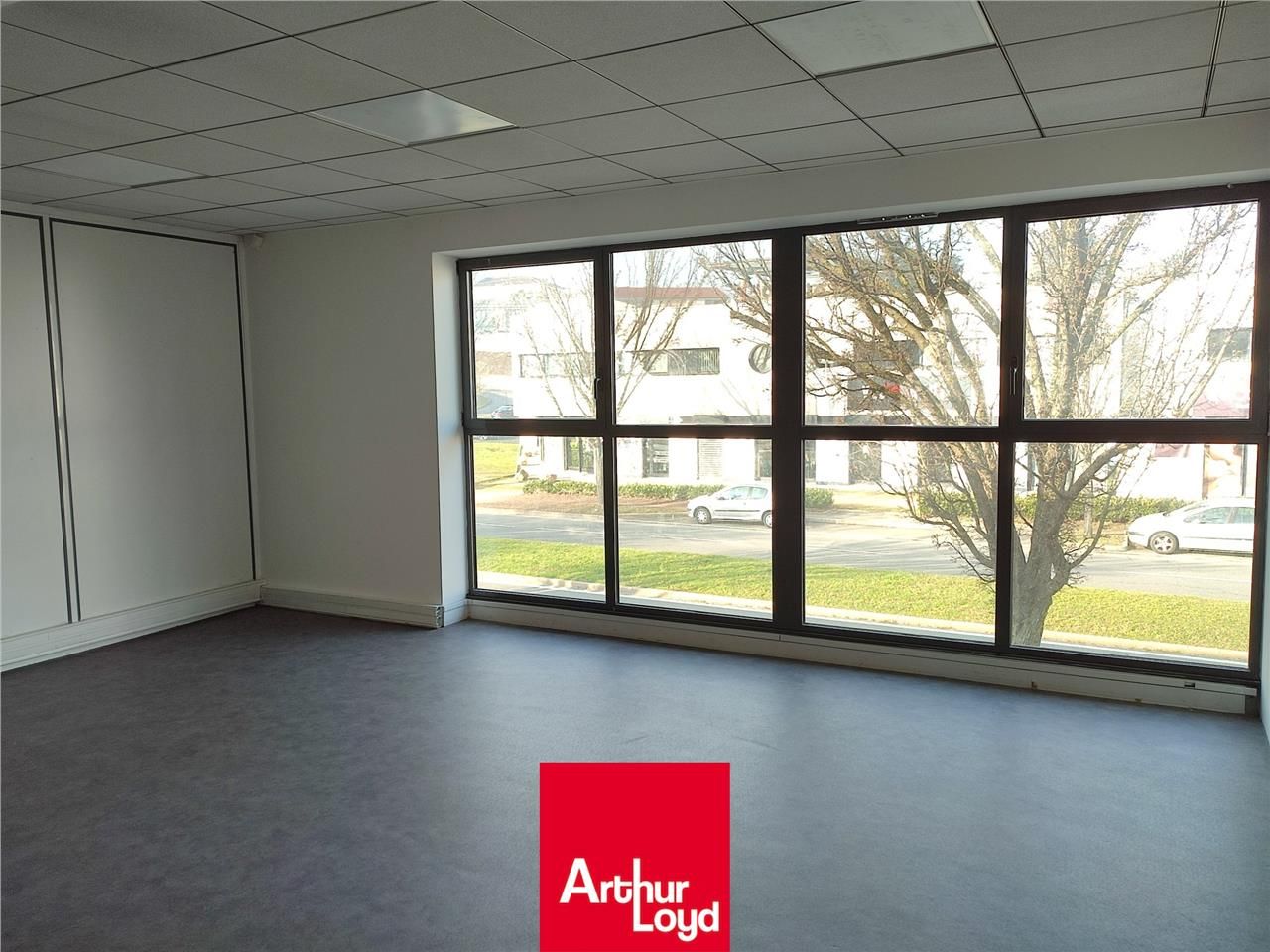 Bureaux à louer en étage- Visibilité sur axe pass