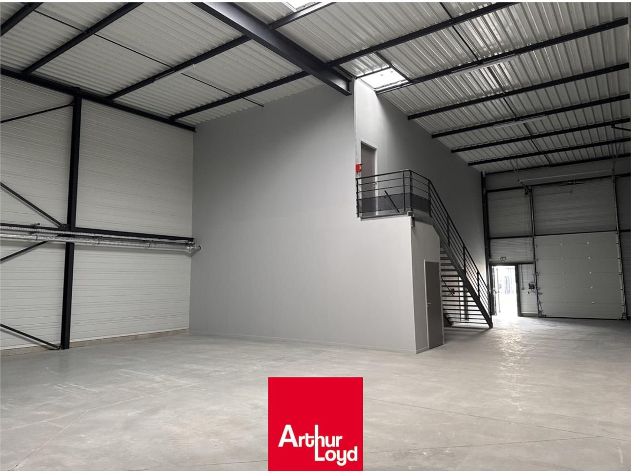 A LOUER | Local d'activité | ZI Lyon Nord  Dans c