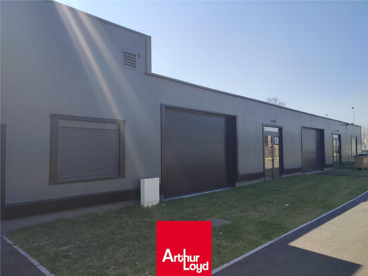 LOCAUX D'ACTIVITÉ A LOUER | ARNAS  Locaux d'activ