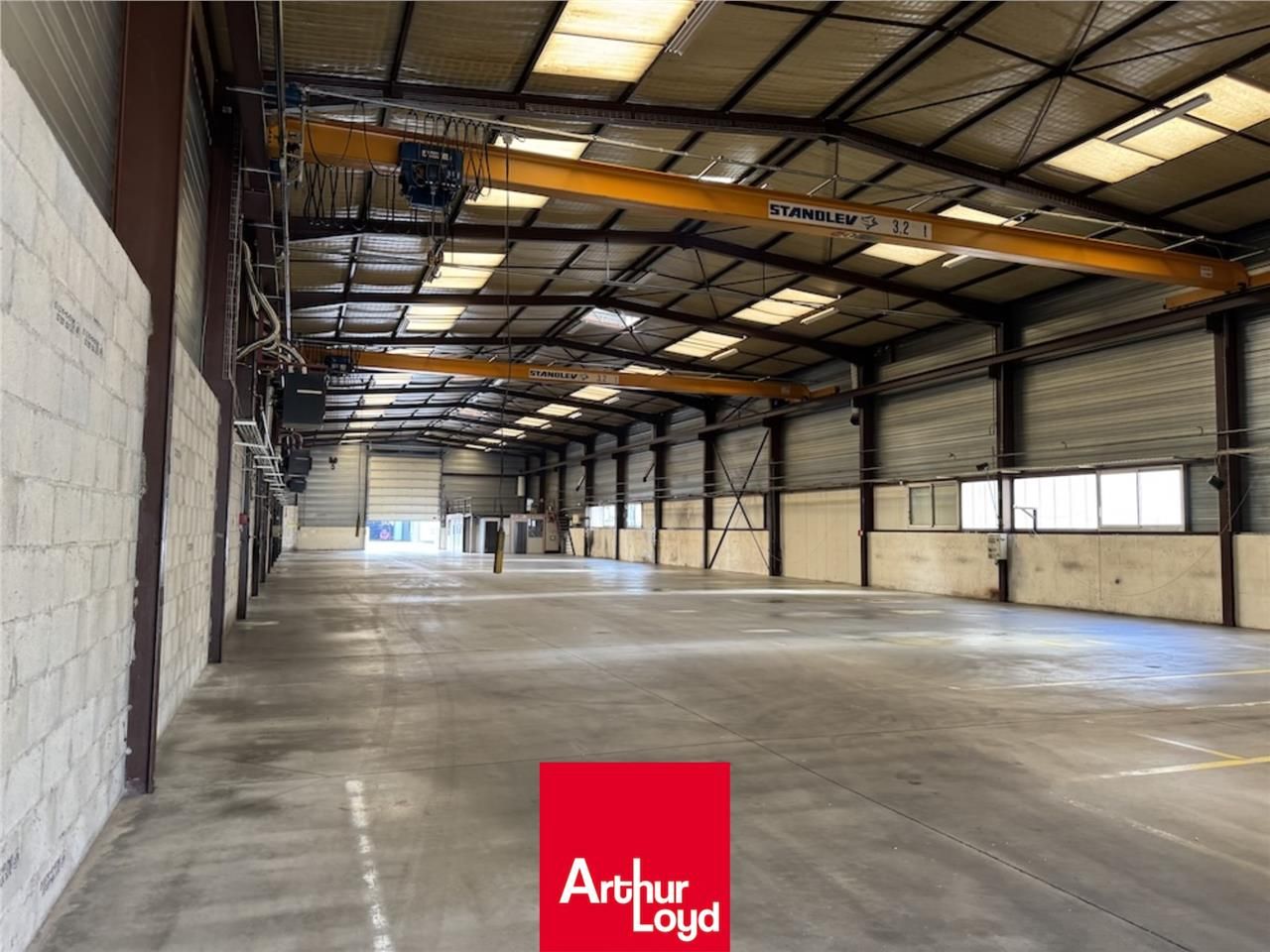 À LOUER : Bâtiment de 1 177 m² disponible immédia