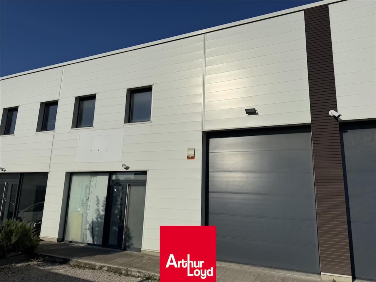 Locaux mixtes Activité / Show-room à louer, à GEN