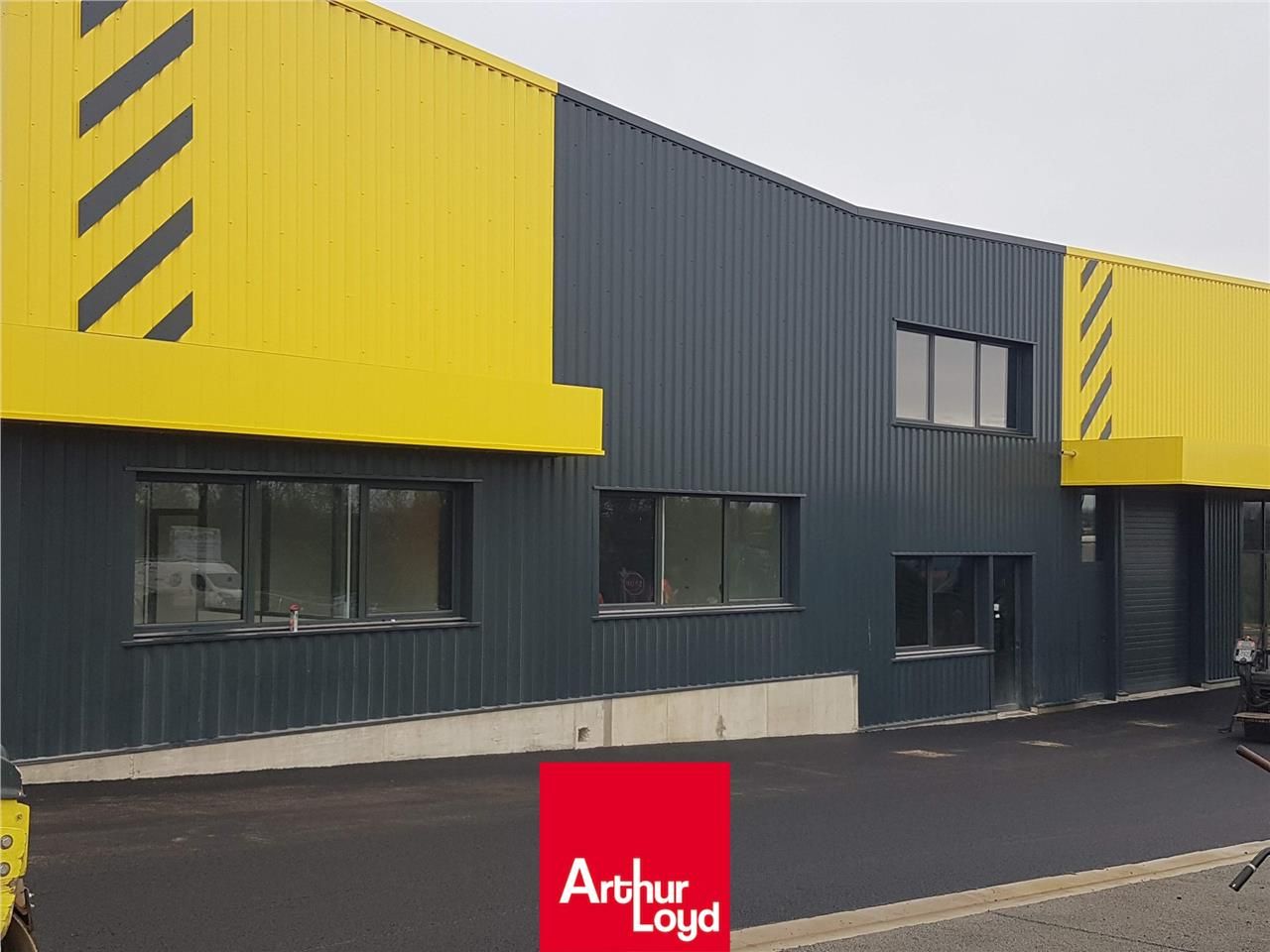 A VENDRE : LOCAL D'ACTIVITÉ de 481 m² Votre age