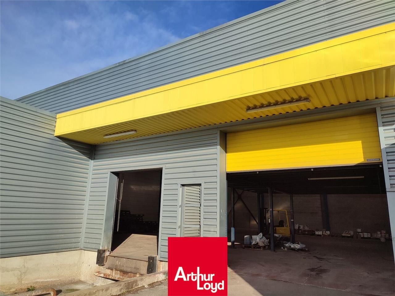 À VENDRE : Local d'activités de 917 m², indépenda