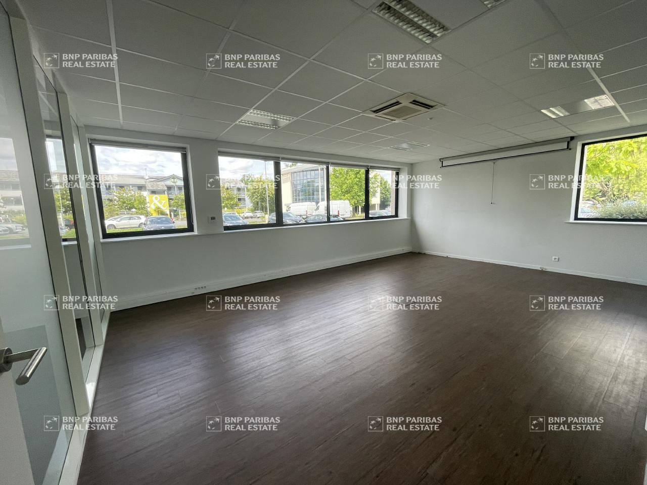 350 m² pour ce bureaux en vente à Saint-grégoire