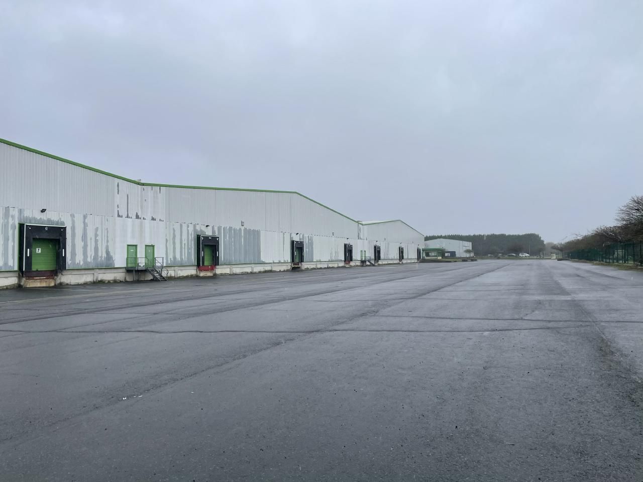 15885 m² pour cetentrepôts classe b en location à Villers-bretonneux