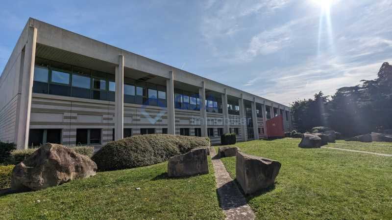 Bureaux en bon état à Lisses dans la zone industr