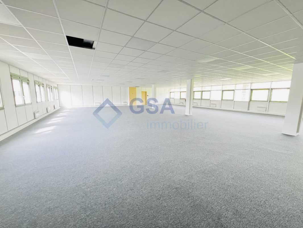 Bureaux en bon état à Lisses dans la zone industr
