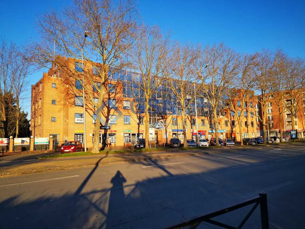 EVRY-COURCOURONNES, dans un immeuble de standing,