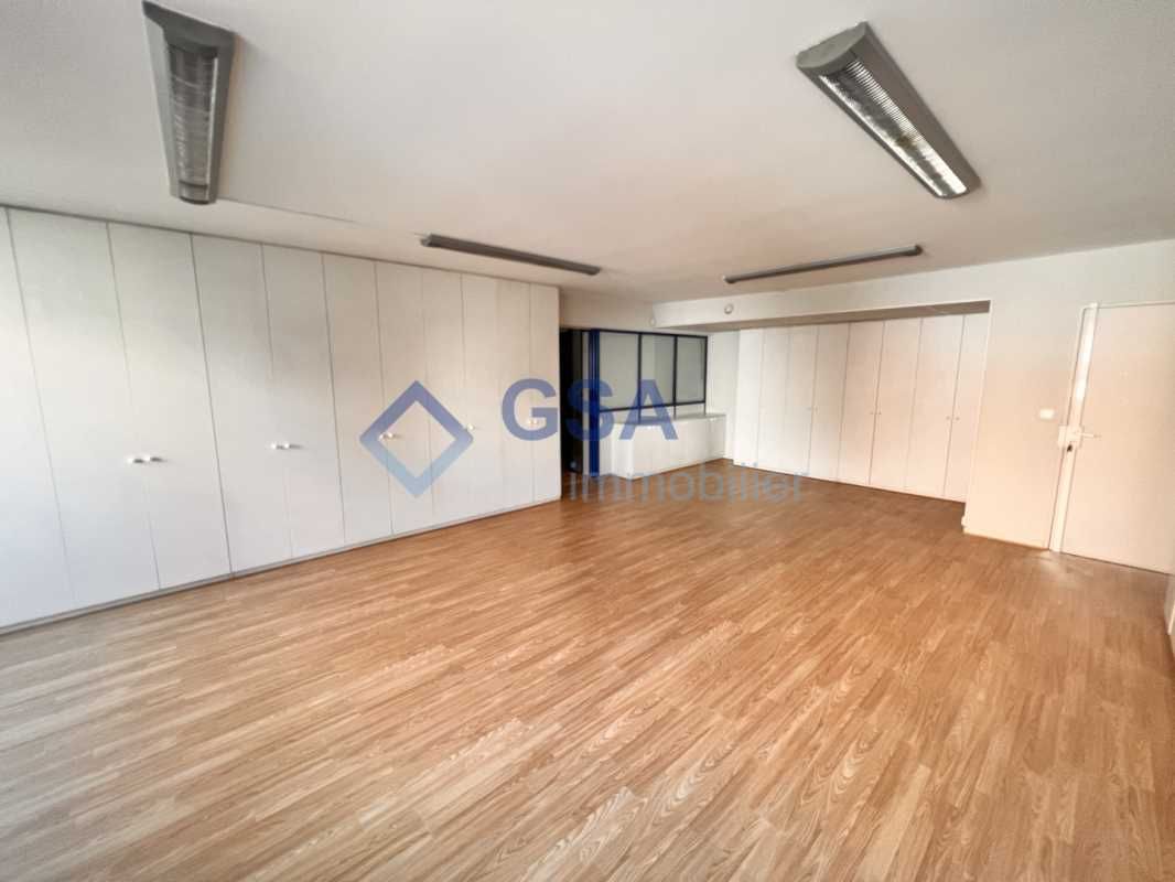 EVRY-COURCOURONNES, dans un immeuble de standing,