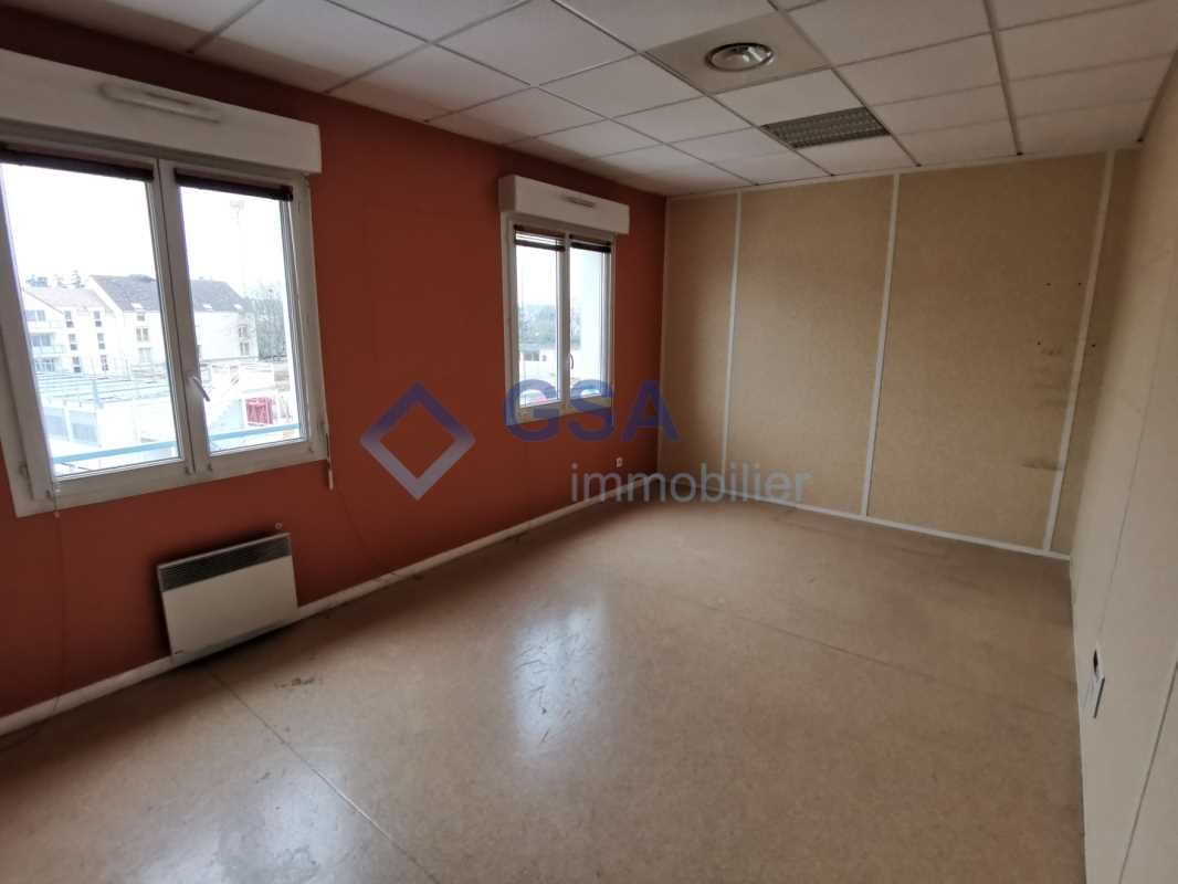 À proximité de la Gare RER de MELUN, nous vous pr