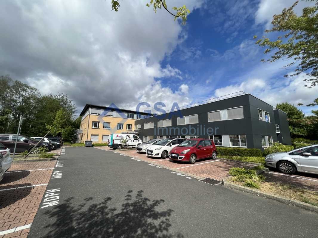 SAVIGNY LE TEMPLE, en pied de gare RER, nous vous